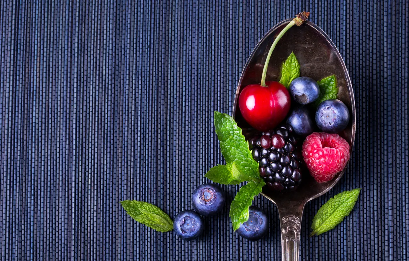 Фото обои вишня, малина, черника, ложка, ежевика, cherry, spoon, blueberry