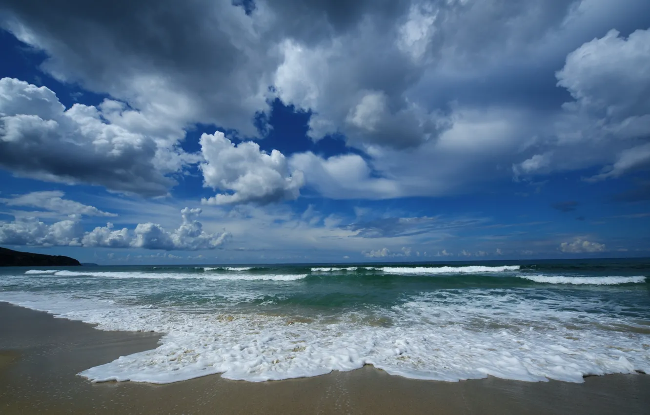 Фото обои песок, море, волны, пляж, небо, вода, облака, пейзаж