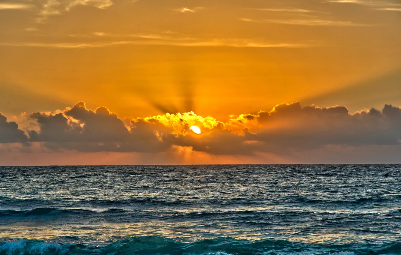 Фото обои море, небо, солнце, облака, лучи, закат, горизонт