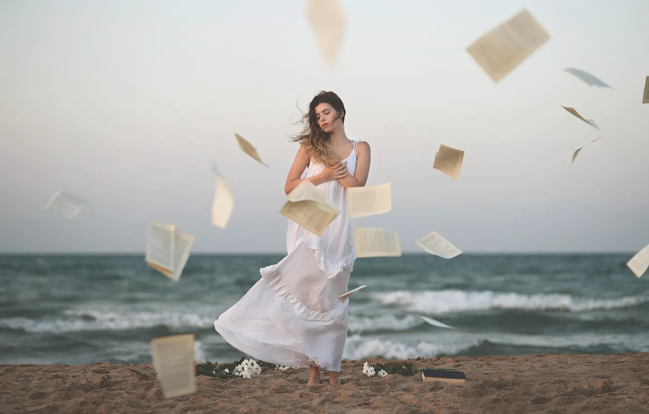 Фото обои девушка, ветер, берег, платье, книга, страницы, Ana Valenciano