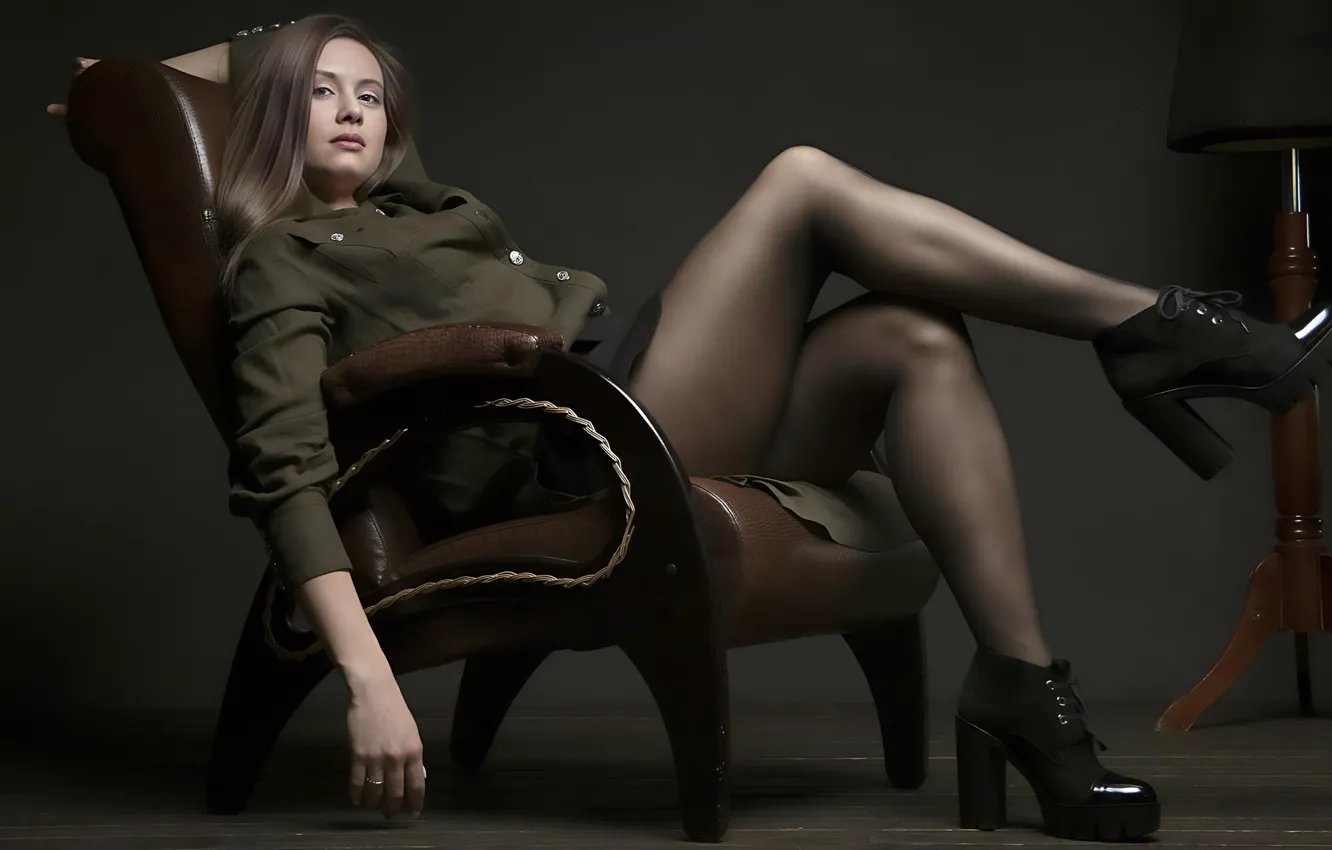 Фото обои girl, chair, beine