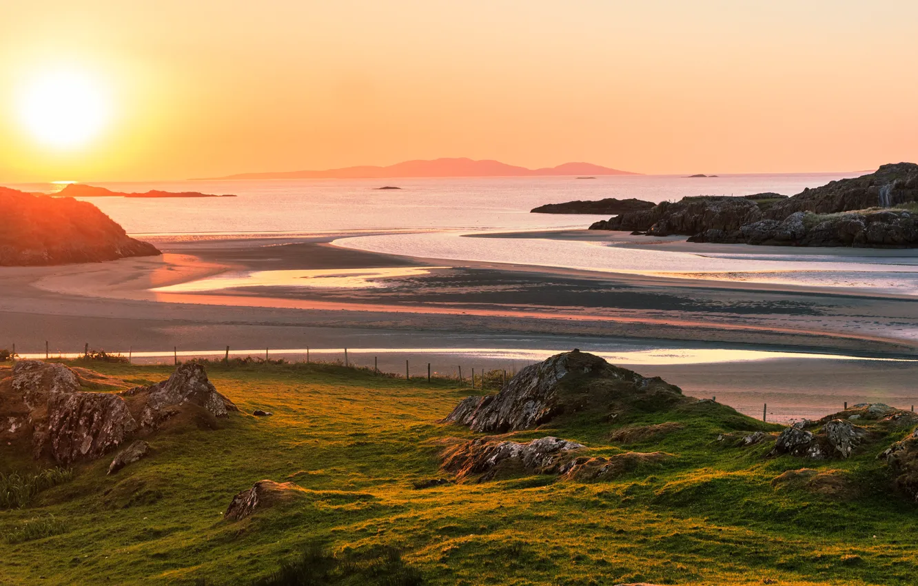 Фото обои море, солнце, холмы, берег, склон, Шотландия