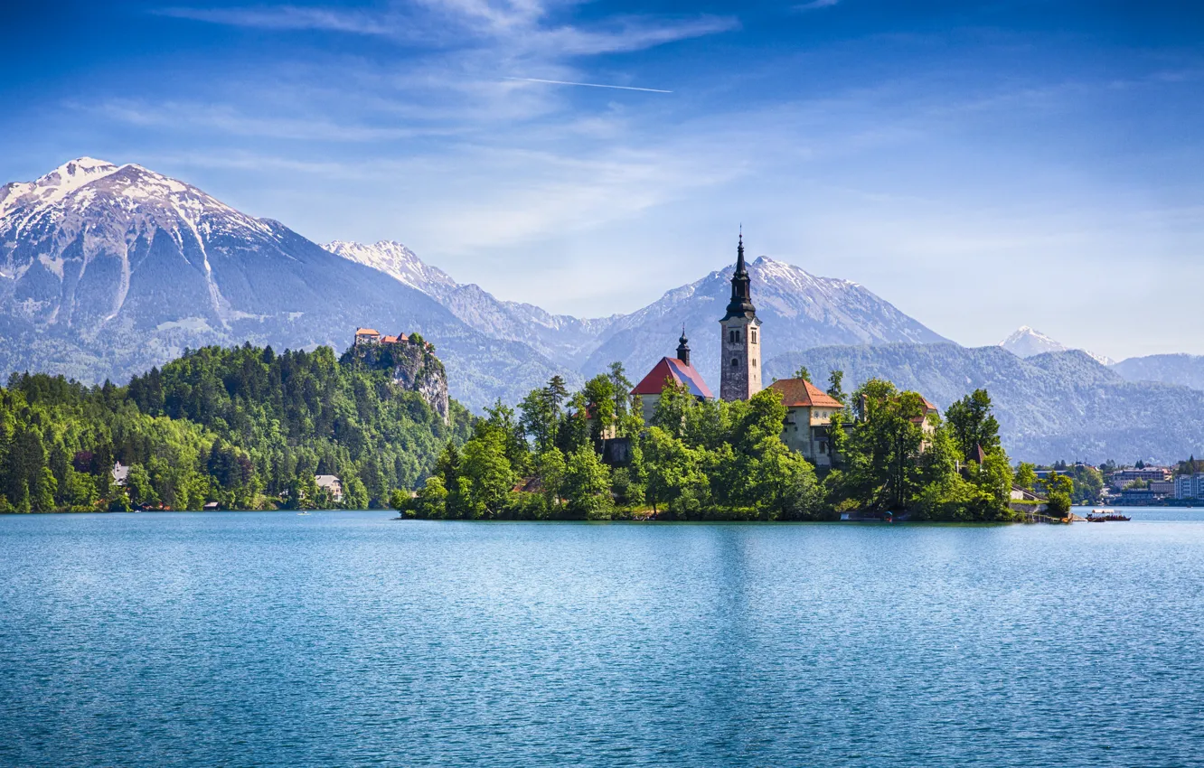 Фото обои горы, отражение, дома, Словения, голубое небо, Озеро Блед