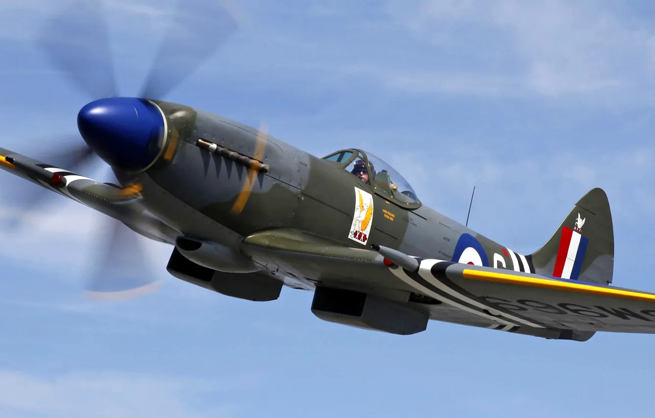 Фото обои небо, облака, полет, ретро, самолет, истребитель, пилот, Spitfire