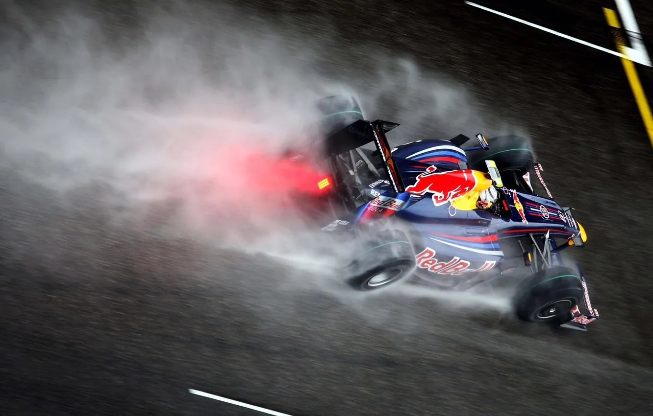 Фото обои брызги, Formula-1, вид сзади, Red Bull, формула-1, ред булл, гоночный болид, RB5