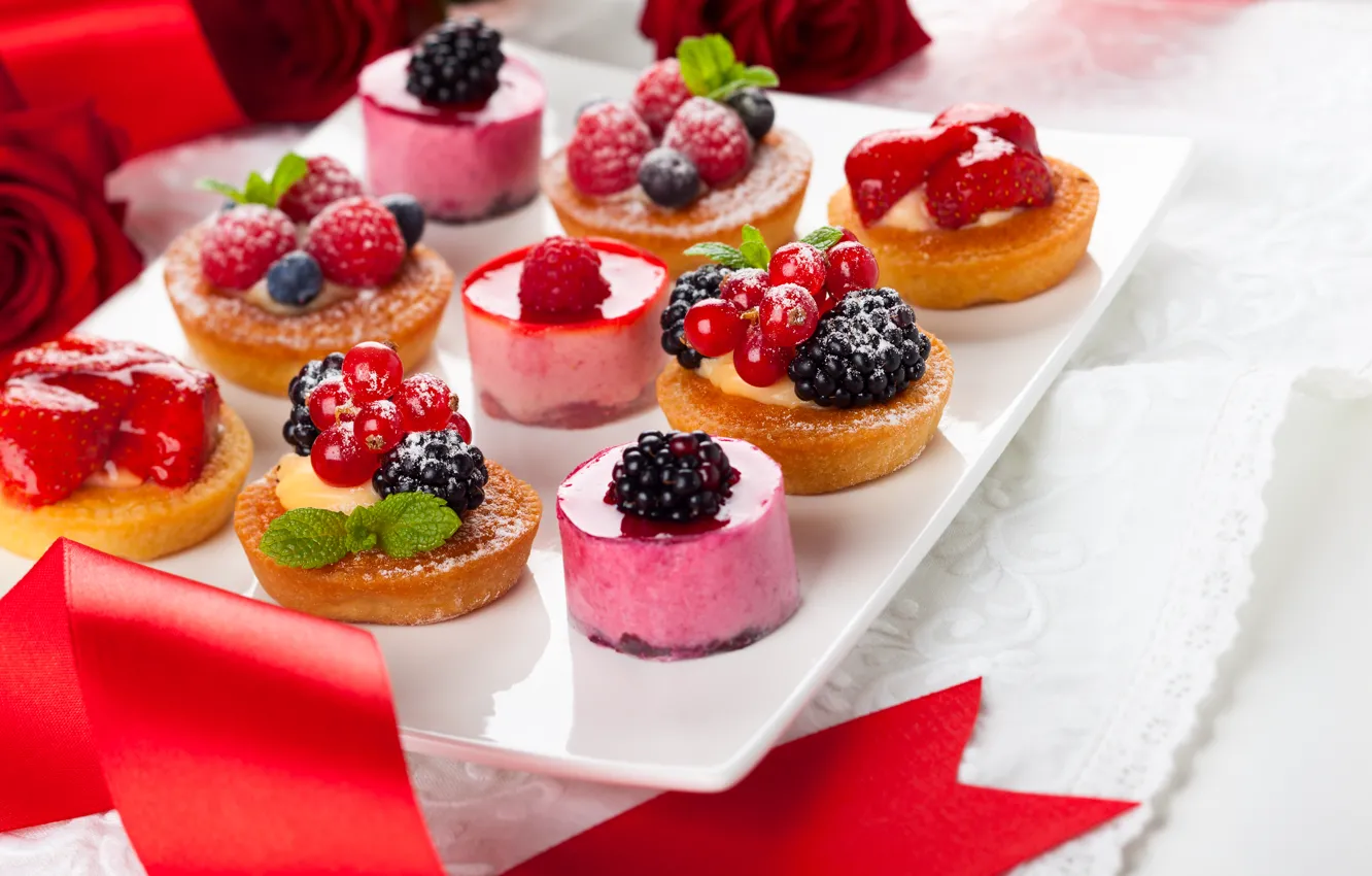Фото обои ягоды, малина, черника, клубника, пирожное, cake, десерт, смородина