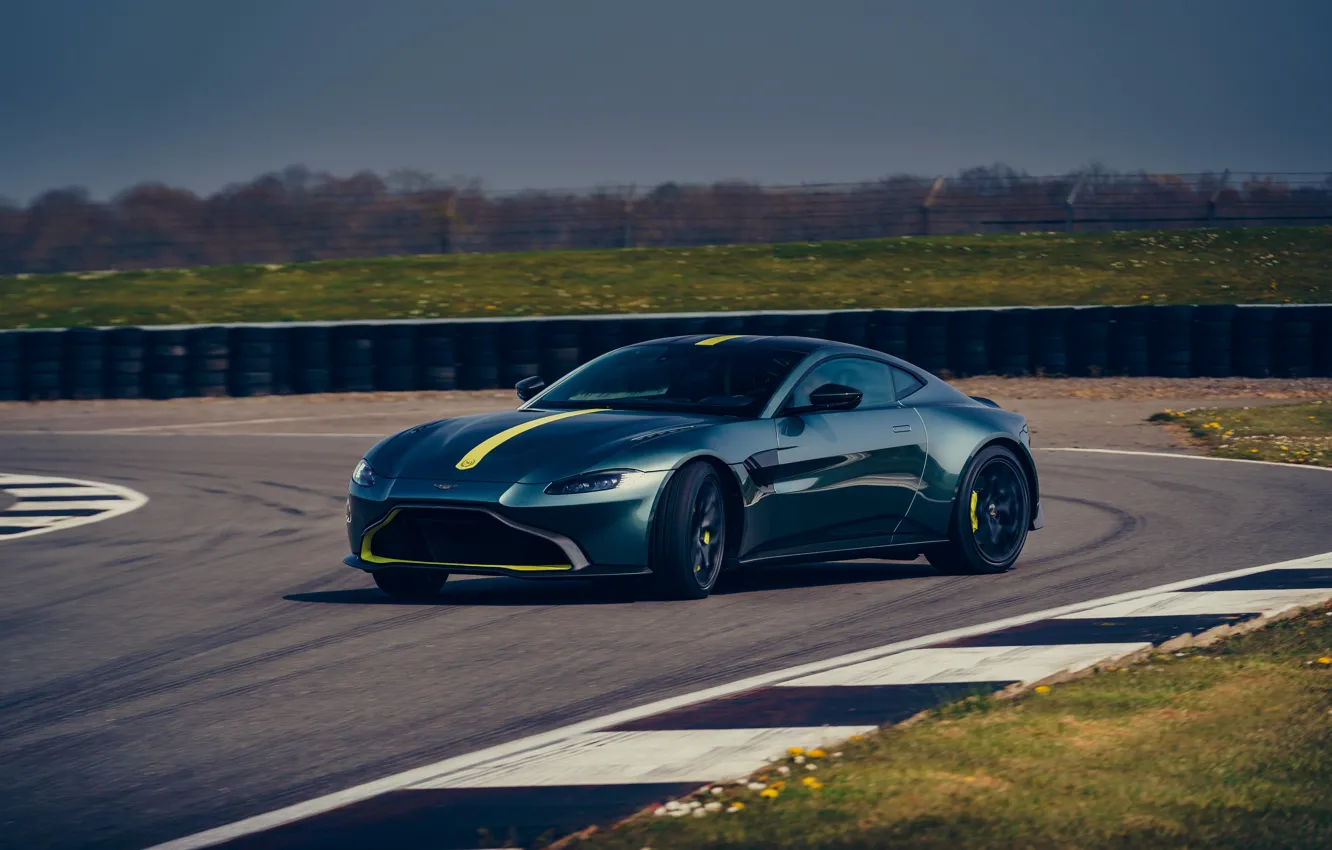 Фото обои Aston Martin, купе, Vantage, на трассе, МКПП, AMR, 2019, 510 л.с.