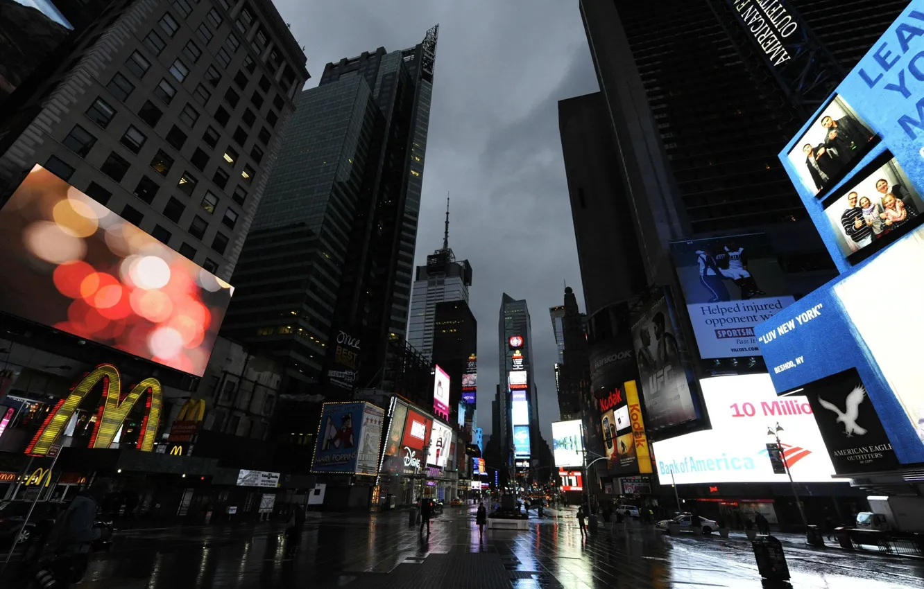 Фото обои тучи, ураган, небоскрёбы, Sandy, New York, Times Square
