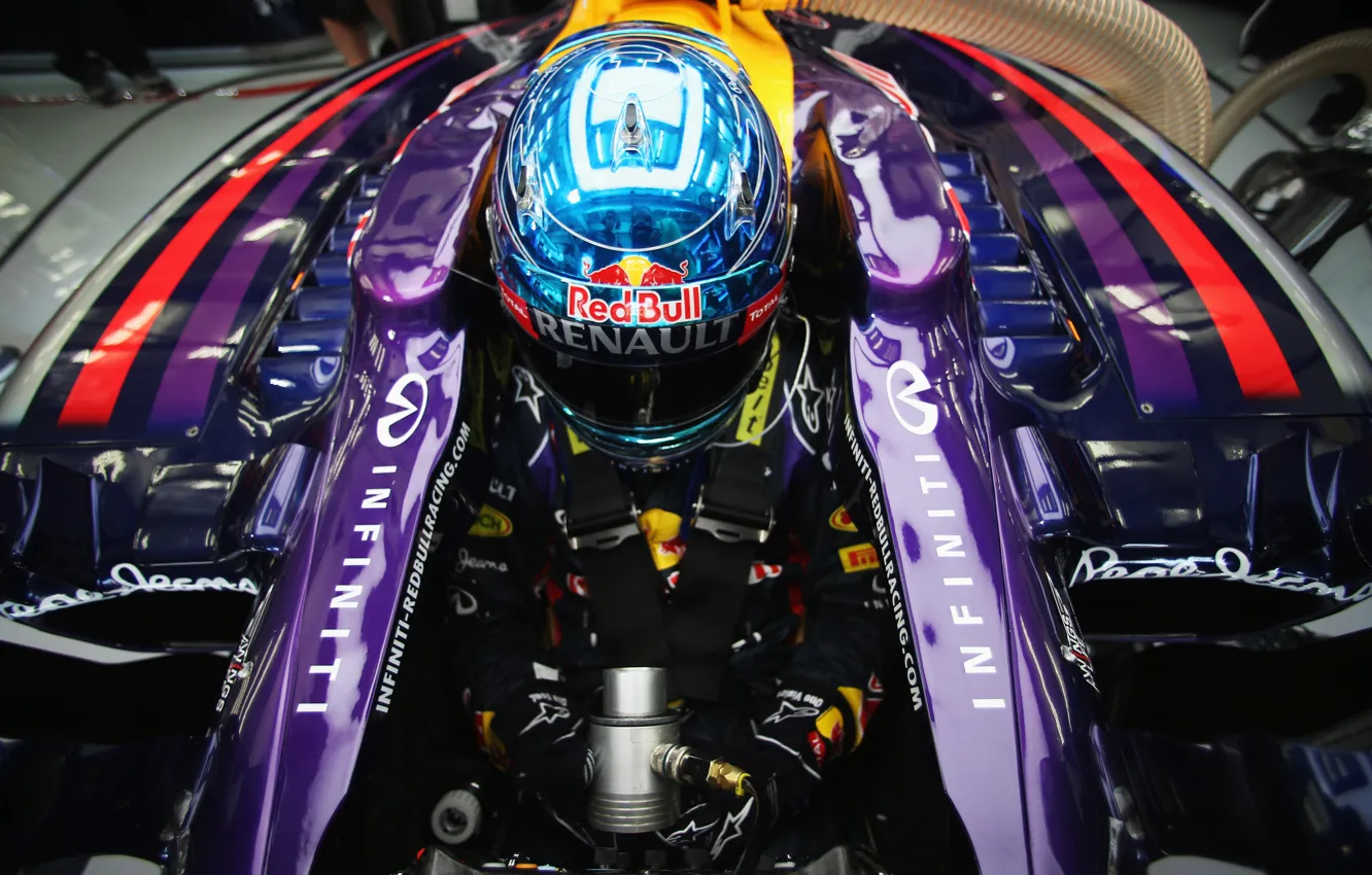 Фото обои Гонщик, Formula 1, Red Bull, Vettel, Чемпион, Helmet, Sebastian, RB10