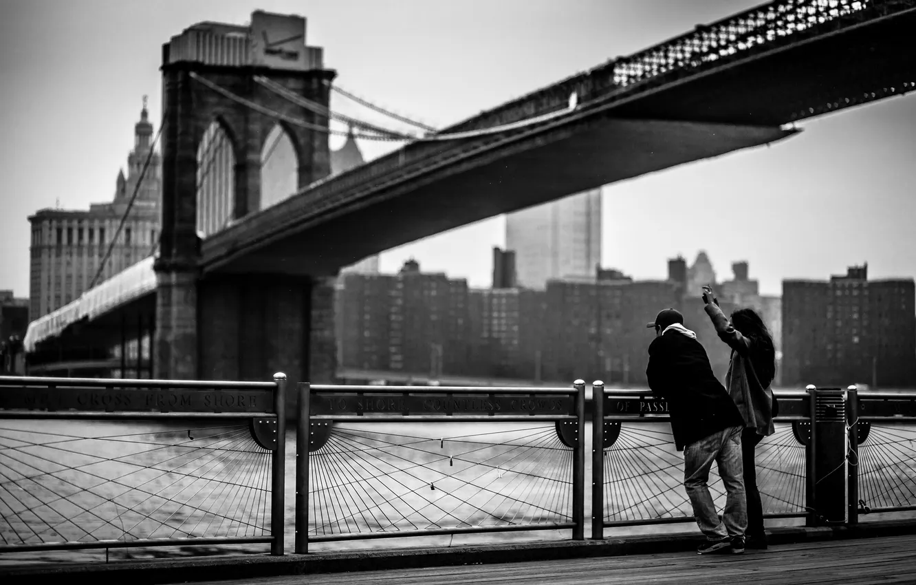 Фото обои девушка, мост, город, небоскребы, пара, USA, США, парень
