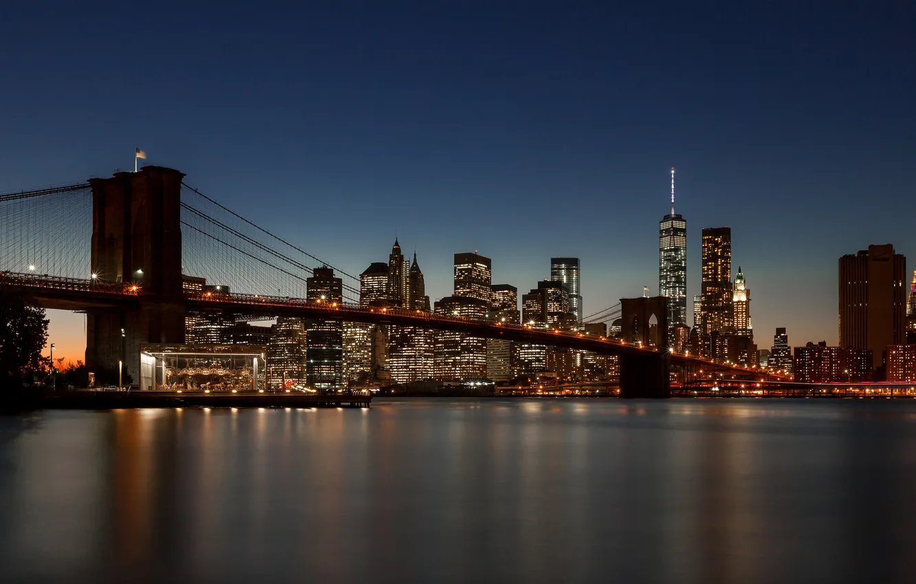 Фото обои ночь, огни, отражение, Нью-Йорк, зеркало, горизонт, Бруклинский мост, Соединенные Штаты