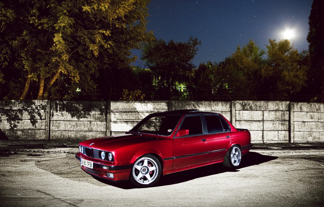 Фото обои стена, дерево, бмв, звёзды, BMW, red, красная, E30