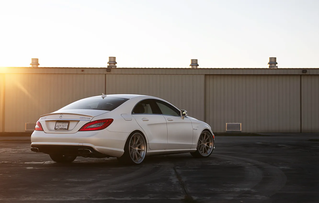 Фото обои белый, солнце, закат, Mercedes-Benz, white, блик, AMG, задняя часть