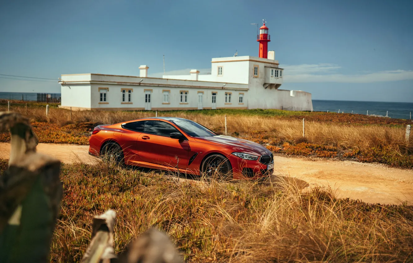 Фото обои побережье, здание, купе, BMW, Coupe, 2018, 8-Series, тёмно-оранжевый