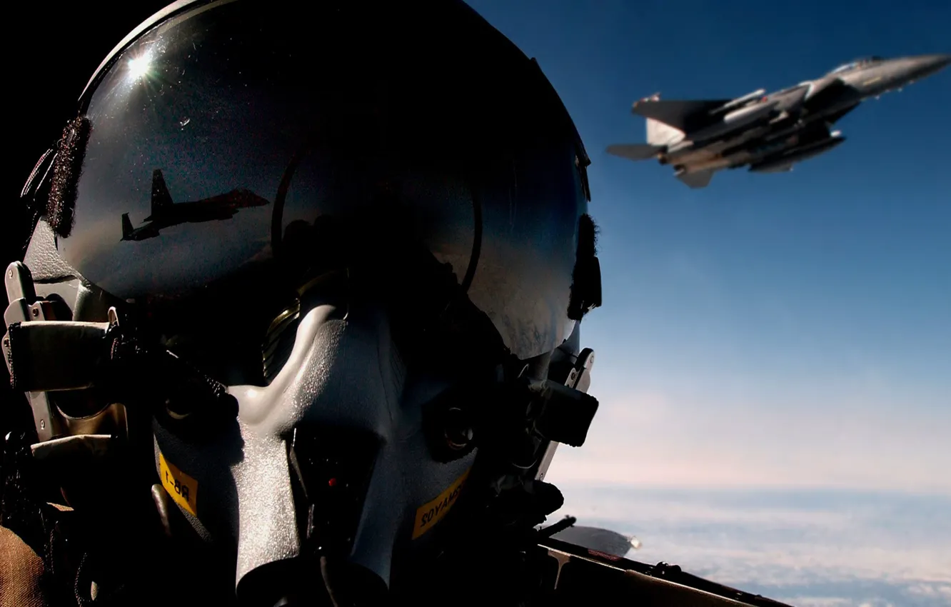 Фото обои отражение, самолет, истребитель, шлем, пилот, в небе, авиа