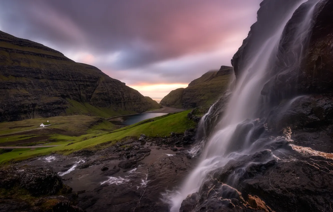 Фото обои небо, скалы, водопад