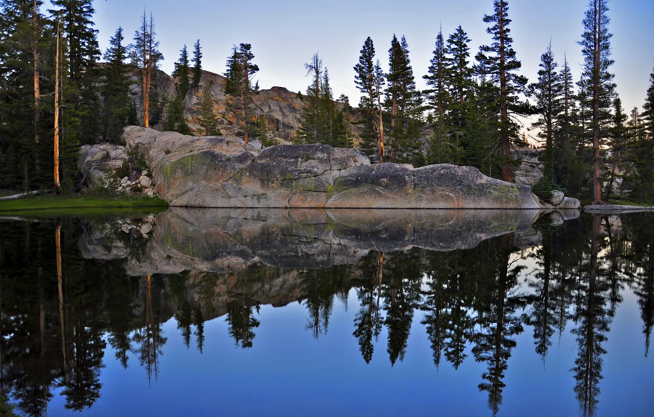 Фото обои лес, небо, деревья, горы, скала, озеро, камень, США