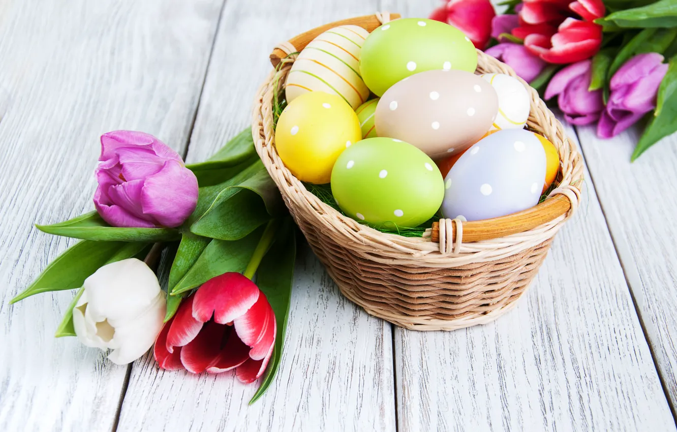 Фото обои цветы, корзина, яйца, весна, colorful, Пасха, тюльпаны, happy