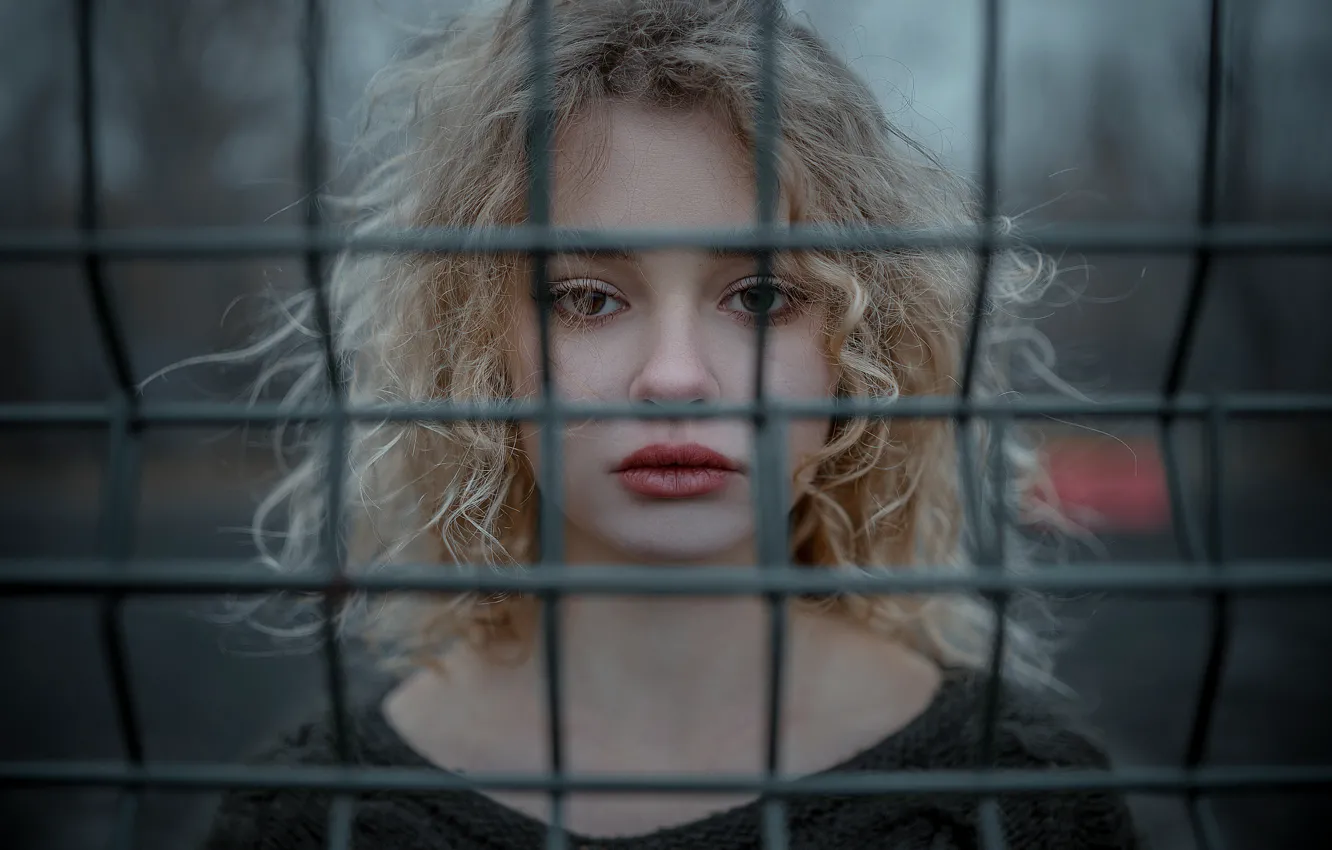 Фото обои сетка, нежность, кудряшки, губки, прелесть, Лиза, Антон Фрэймз
