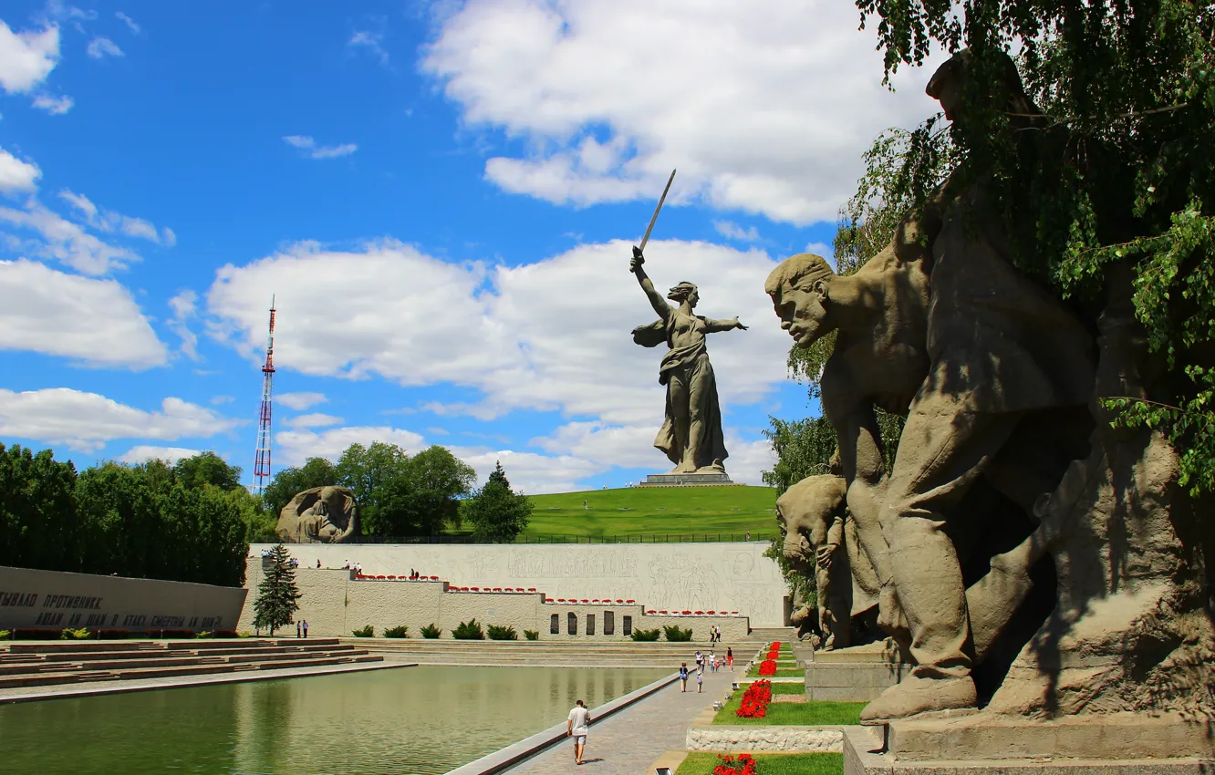 Фото обои Облака, Память, Волгоград, Volgograd, Мамаев курган, Скульптуры, Mamayev Kurgan, The Motherland Calls