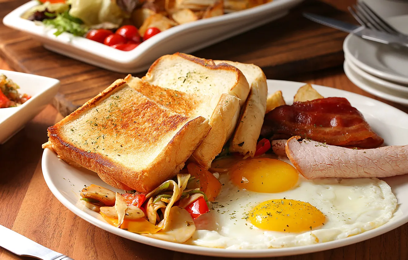 Фото обои стол, завтрак, тарелка, хлеб, нож, мясо, посуда, кусочки