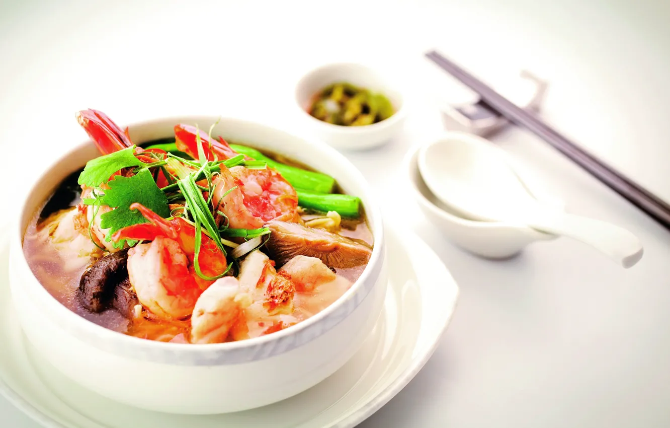 Фото обои mushrooms, greens, shrimp, tomato sauce, seafood soup, scallops