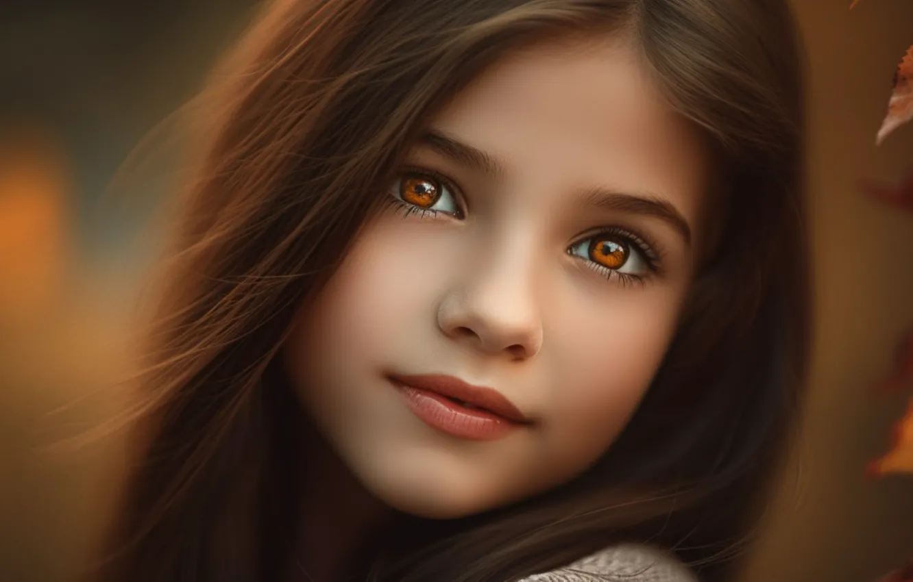 Фото обои осень, взгляд, листья, природа, улыбка, портрет, девочка, шатенка