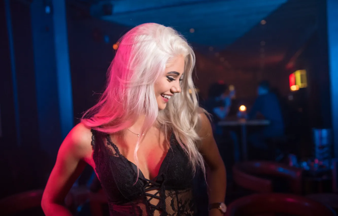 Фото обои лицо, улыбка, фон, милая, волосы, блондинка