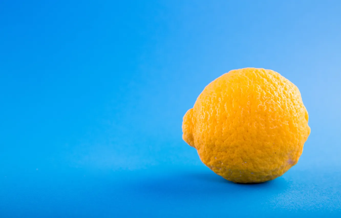 Фото обои желтый, лимон, фрукт, lemon, yellow, голубой фон, fruit, blue background