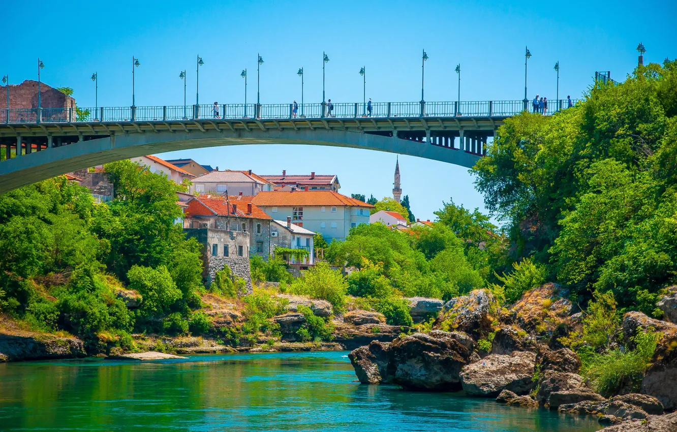 Фото обои зелень, небо, солнце, деревья, мост, природа, река, камни