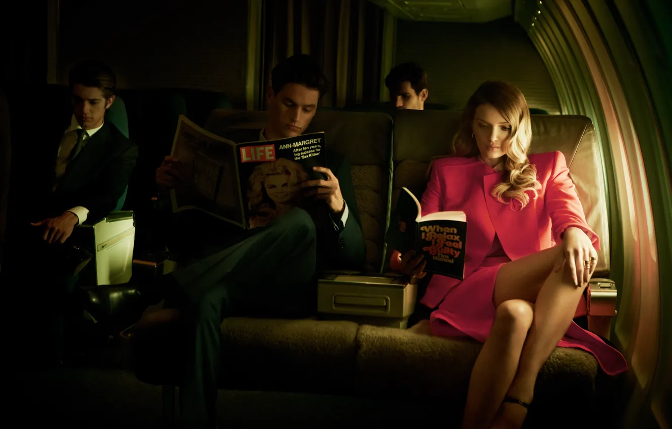 Фото обои девушка, самолет, модель, журнал, салон, мужчины, Lily Donaldson, читают