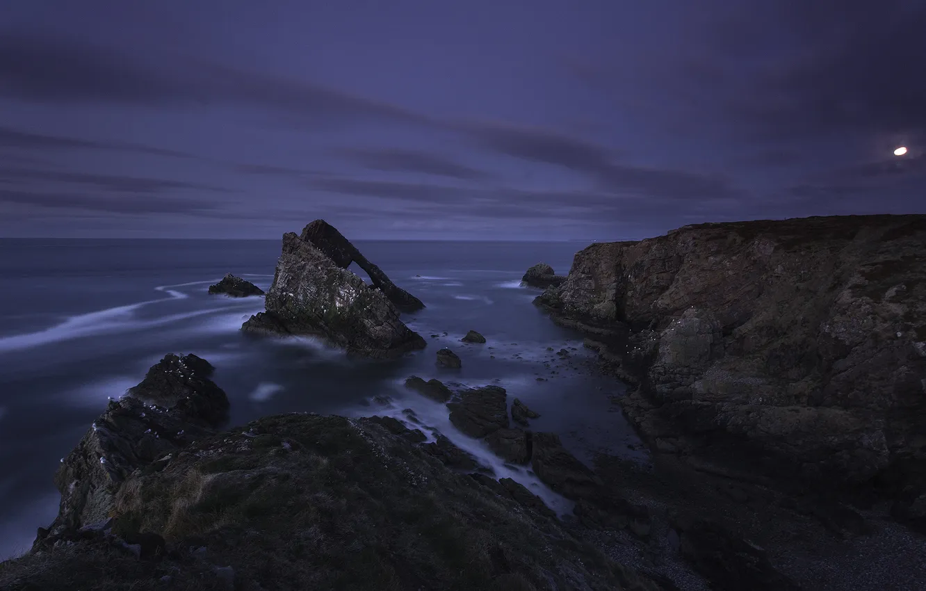 Фото обои море, ночь, скалы, Шотландия, полнолуние