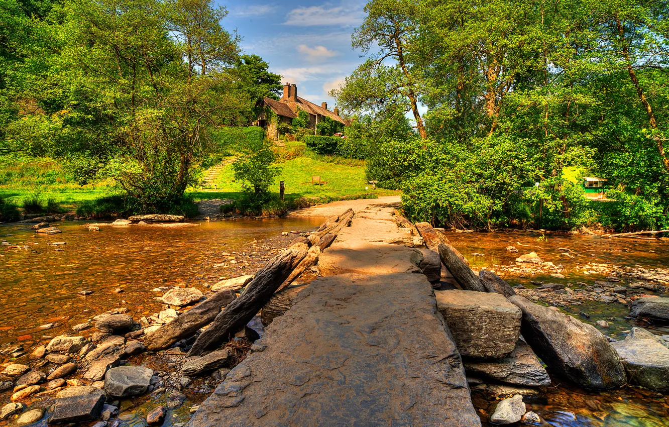 Фото обои небо, облака, деревья, озеро, дом, камни, эксмур, Exmoor