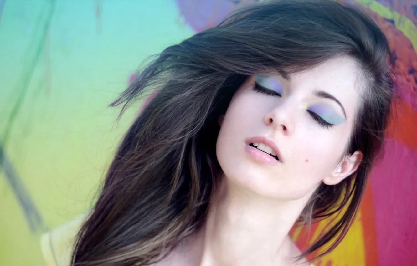 Фото обои глаза, девушка, лицо, модель, цветные, подводка