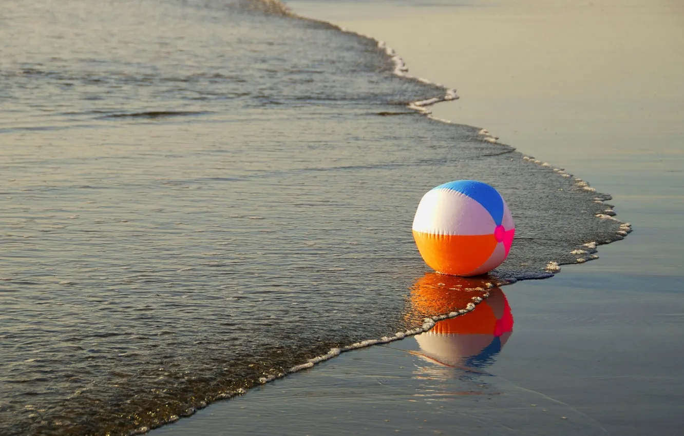 Фото обои море, пляж, вода, природа, река, мяч, мячик