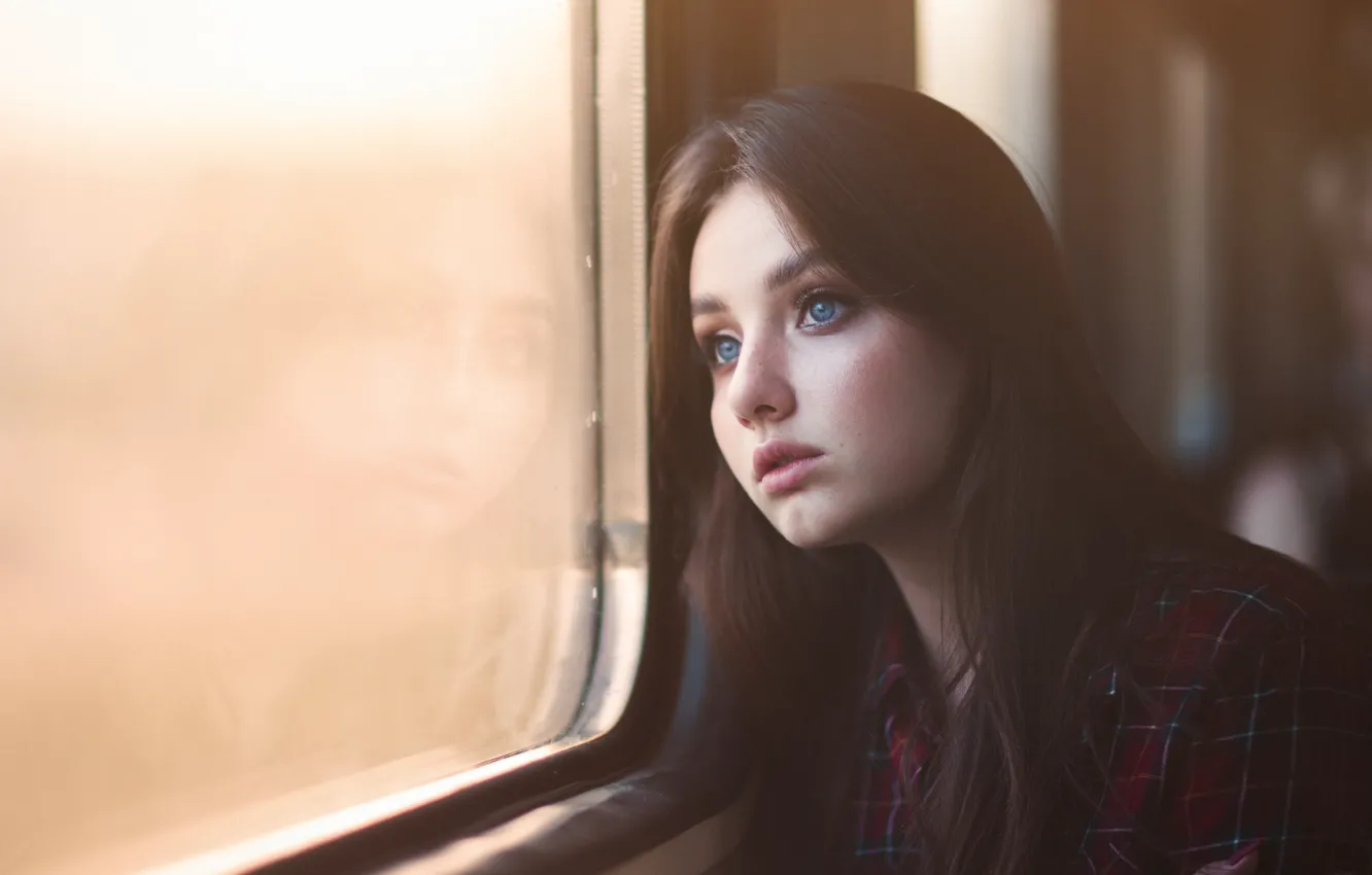 Фото обои girl, blue eyes, window, look, teen, youth