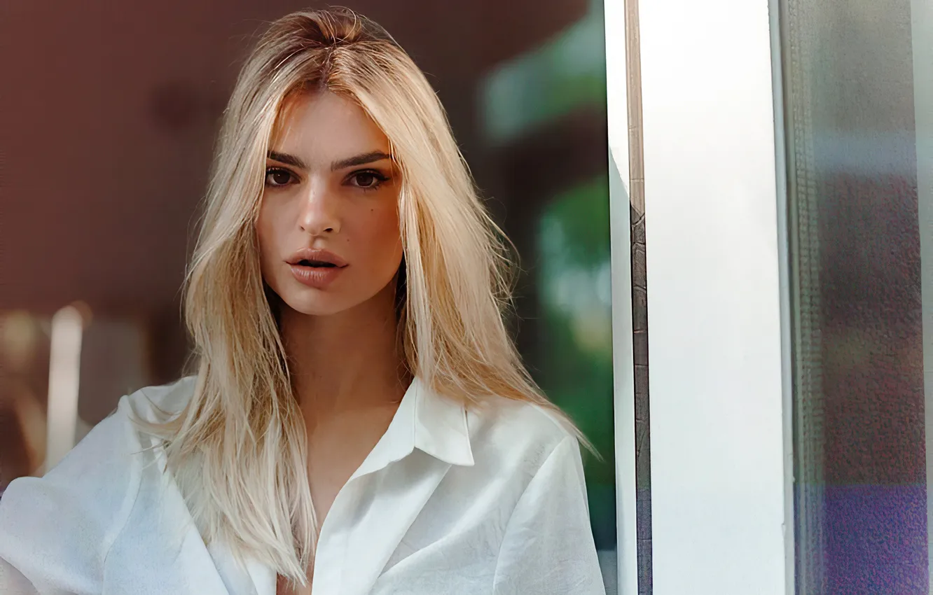 Фото обои взгляд, девушка, модель, блондинка, рубашка, Emily Ratajkowski