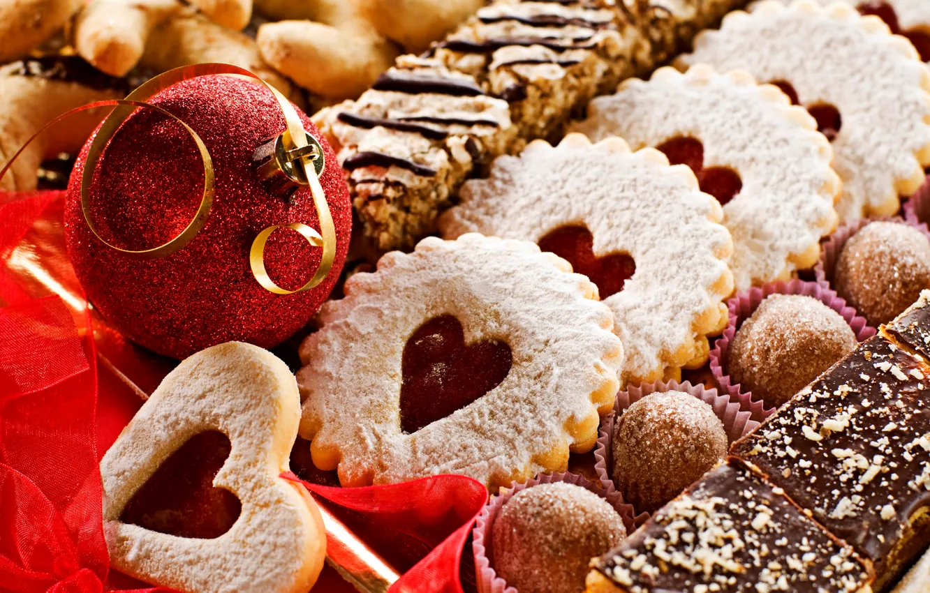 Фото обои украшения, ленты, праздник, шары, еда, сердца, печенье, конфеты