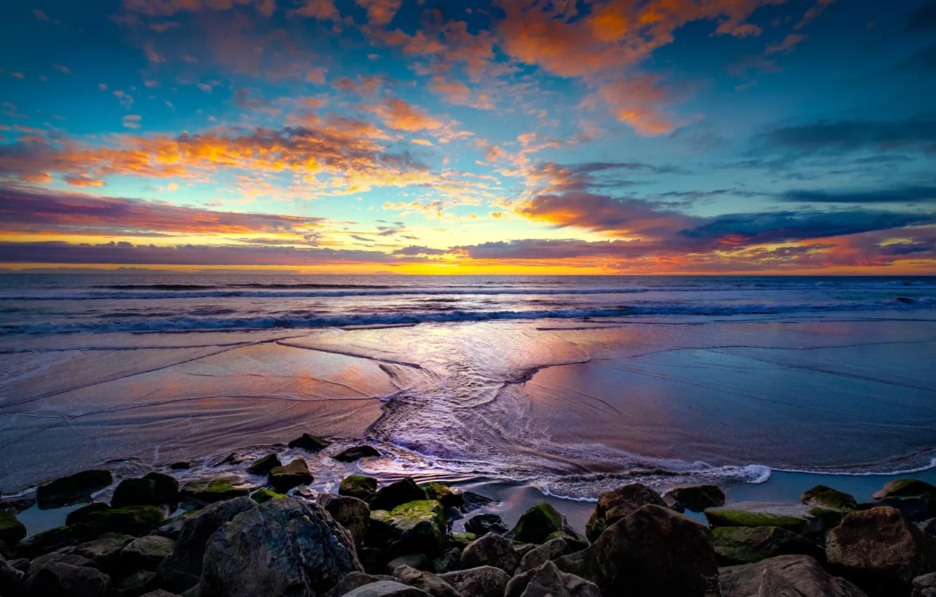 Фото обои море, волны, закат, тучи, камни, берег, мох, rock