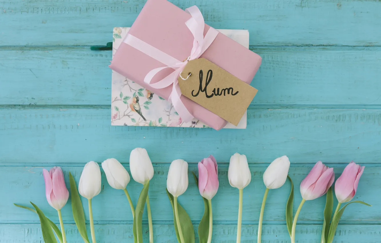 Фото обои надпись, букет, подарки, тюльпаны, поздравление, день матери