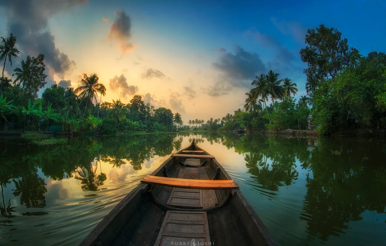 Фото обои отражения, река, пальмы, лодка, джунгли
