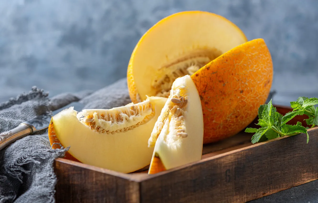Фото обои фон, нож, ящик, мята, дольки, дыня, кусочек
