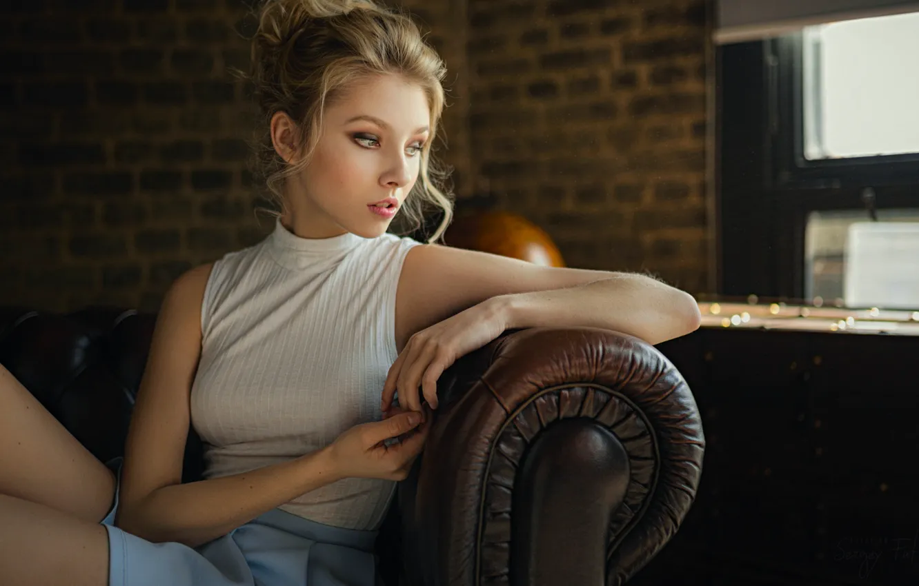 Фото обои Девушка, Фото, Диван, Блондинка, Модель, Girl, Окно, Model