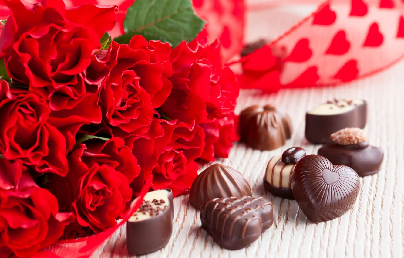 Фото обои цветы, шоколад, розы, букет, конфеты, красные, десерт