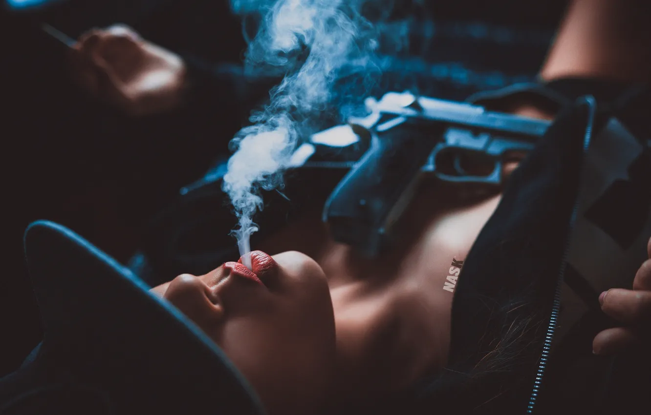 Фото обои девушка, дым, ствол, кепка, Nask Nach, Nask