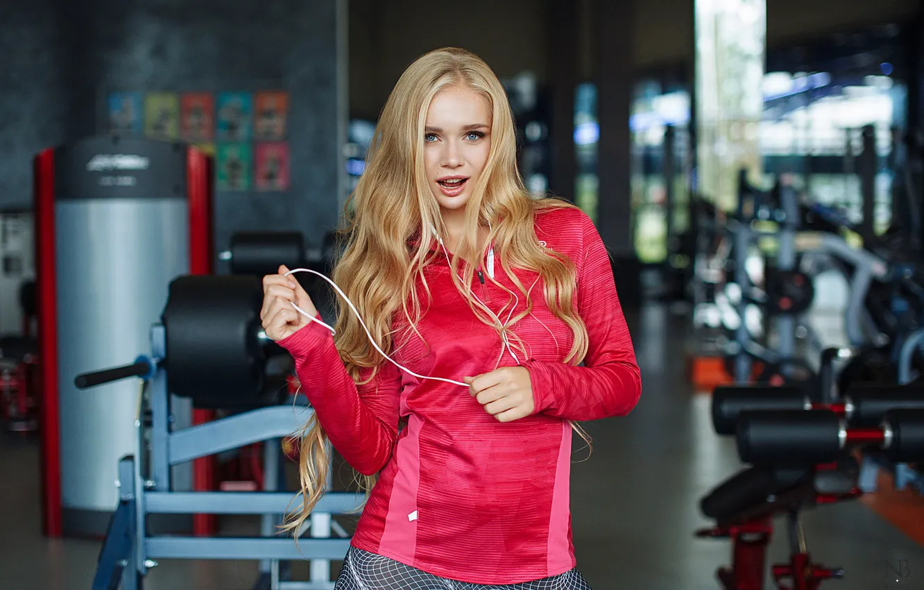 Фото обои sport, girl, long hair, photo, photographer, headphones, blue eyes, model