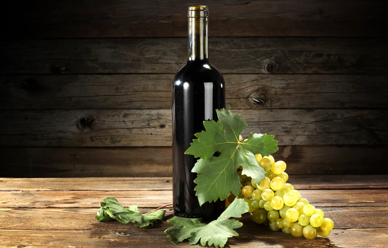 Фото обои листья, стол, фон, стена, вино, доски, бутылка, виноград