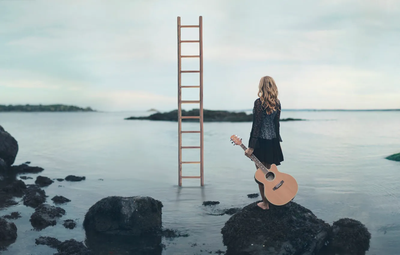Фото обои девушка, камни, берег, гитара, лестница, Escape Route