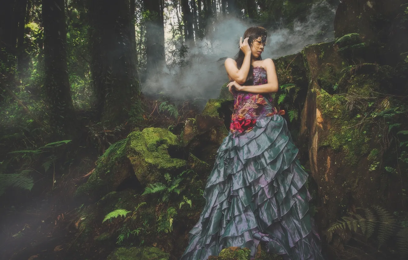 Фото обои лес, платье, маска, азиатка