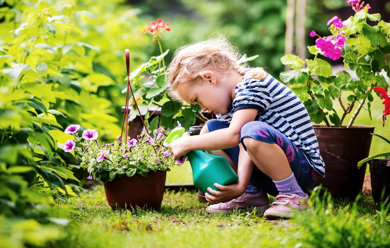 Фото обои Цветы, Сад, Ребенок, Девочка, Garden, Gardening, Children, Reconnect with nature
